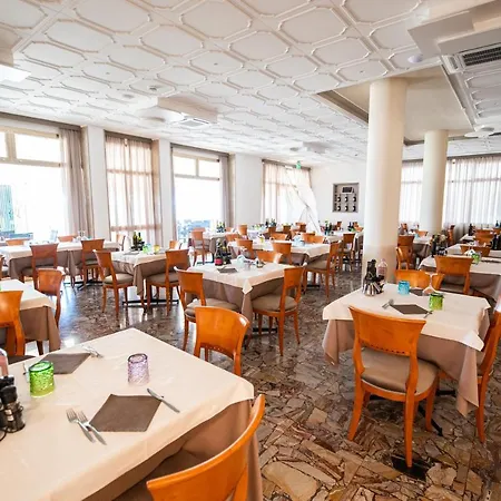Souvenir Hotel 3*